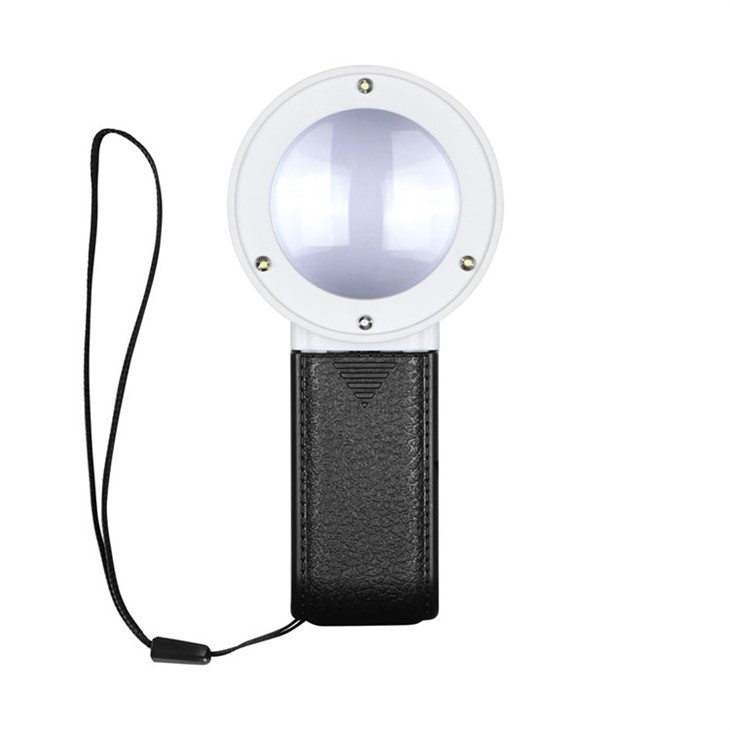 Käsien suurennuslasi valolla